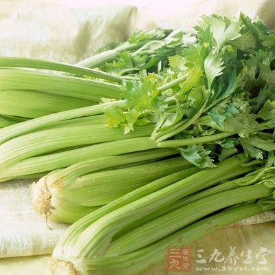 芹菜是高纖維食物，它經腸內消化作用產生一種木質素或腸內脂的物質