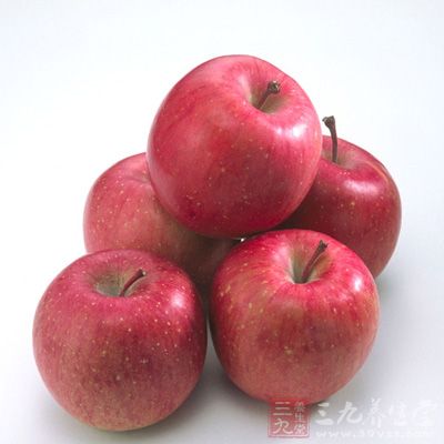 每天吃1～2個蘋果的人，其血中膽固醇的含量可降低10%