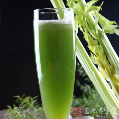 鮮芹蘋果汁能降血壓，平肝，鎮靜，解痙