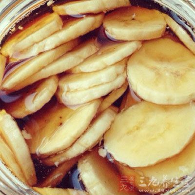 香蕉醋除了可以直接飲用外,也可加在食物中 香蕉醋除了可以直接飲用外,也可加在食物中