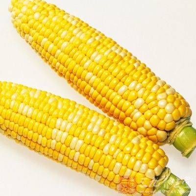 玉米含豐富的鈣、磷、硒、卵磷脂和維生素E等,有降低膽固醇的作用 玉米含豐富的鈣、磷、硒、卵磷脂和維生素E等,有降低膽固醇的作用
