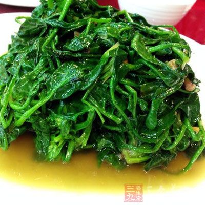 菠菜有蔬菜裡的葷菜之稱，這是由於菠菜的營養價值極高