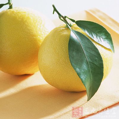 柚子有補血的功能,柚子不但能夠補血,便秘的人吃柚子可以清腸,治便秘 柚子有補血的功能,柚子不但能夠補血,便秘的人吃柚子可以清腸,治便秘