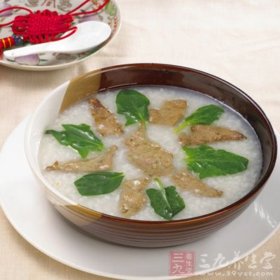 菠菜3棵、豬肝50克、姜1片、蒜1顆、蔥適量 菠菜3棵、豬肝50克、姜1片、蒜1顆、蔥適量