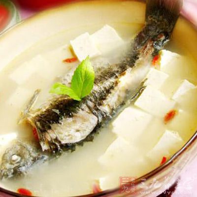 黑豆4兩、生姜2片、紅棗10粒、鯉魚1條、陳皮一小塊 黑豆4兩、生姜2片、紅棗10粒、鯉魚1條、陳皮一小塊