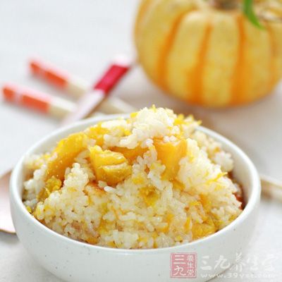 米飯、雞蛋、胡蘿卜丁、青椒丁、木耳丁、南瓜、雞湯、鹽、雞精 米飯、雞蛋、胡蘿卜丁、青椒丁、木耳丁、南瓜、雞湯、鹽、雞精