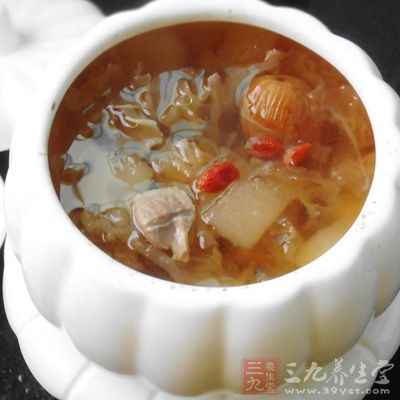 銀耳,豬瘦肉,鹽,味精,生姜,蔥,胡椒粉,料酒,香菇,莴苣等適量 銀耳,豬瘦肉,鹽,味精,生姜,蔥,胡椒粉,料酒,香菇,莴苣等適量
