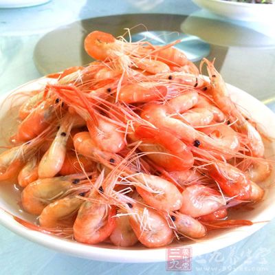 鮮蝦,枸杞,米酒,鹽,蔥姜等各適量 鮮蝦,枸杞,米酒,鹽,蔥姜等各適量