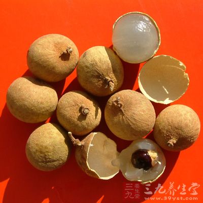龍眼肉就是桂圓肉,龍眼肉除了含豐富的鐵質外還含有維生素A、B和葡萄糖、蔗糖等 龍眼肉就是桂圓肉,龍眼肉除了含豐富的鐵質外還含有維生素A、B和葡萄糖、蔗糖等