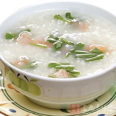 先將洗淨粳米100克倒入鍋內,加水煮沸,再加入洗淨切碎的韭菜550克,同煮作粥,早、晚隨量食用 先將洗淨粳米100克倒入鍋內,加水煮沸,再加入洗淨切碎的韭菜550克,同煮作粥,早、晚隨量食用