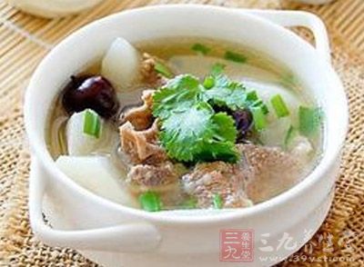 春節，是家家團聚的重要時刻，守歲、吃年夜飯、拜大年的同時，人們也常因頻繁吃喝、作息紊亂等而產生很多惱人的節日病