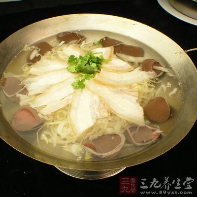酸菜白肉血腸滿族傳統食品，舊時亦為祭品