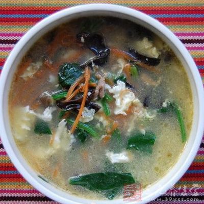 肥瘦熟豬肉50克，雞蛋1個