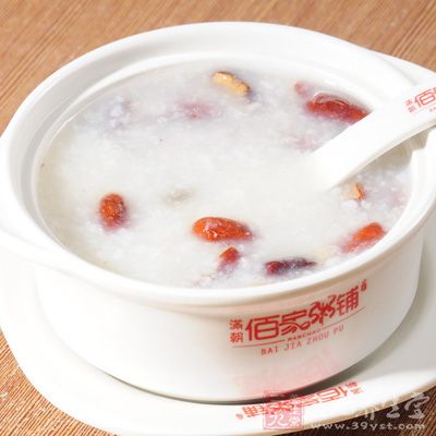 枸杞同粳米共煮，有補腎益血、養陰益目功用