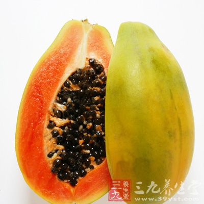 木瓜取半個,洗淨削皮,去籽,切塊 木瓜取半個,洗淨削皮,去籽,切塊