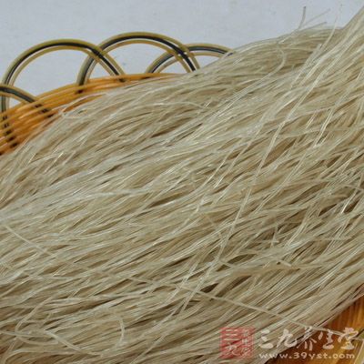 干粉條泡在50度到60度的水中 ,泡軟 干粉條泡在50度到60度的水中 ,泡軟