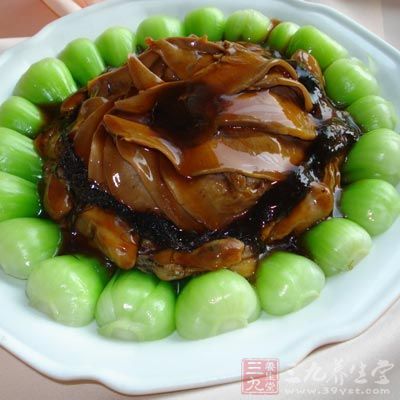 發菜比喻發財，冬菇象征銀元