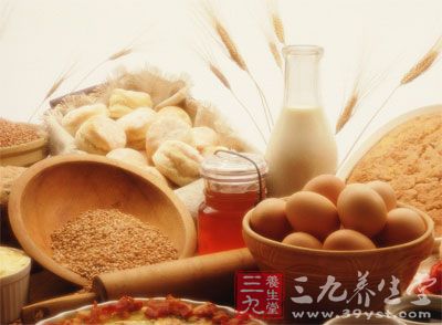 營養質量好的早餐，應包括谷物、動物性食品、奶類及蔬菜水果四大部分