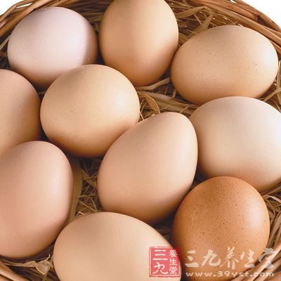 原料:雞蛋1枚,花生油、白糖適量 原料:雞蛋1枚,花生油、白糖適量
