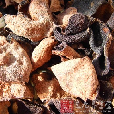 材料:北杏3克、南杏3克、蘇葉3克、茯苓5克、陳皮1角 材料:北杏3克、南杏3克、蘇葉3克、茯苓5克、陳皮1角