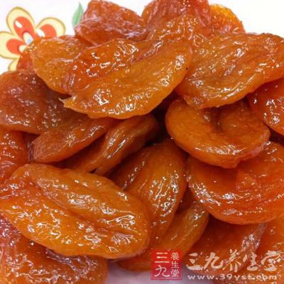 材料:白蘿卜、梨、蜜餞50克、白胡椒 材料:白蘿卜、梨、蜜餞50克、白胡椒