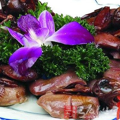 鹌鹑3 只,醬油、料酒、花椒鹽、花椒 鹌鹑3 只,醬油、料酒、花椒鹽、花椒