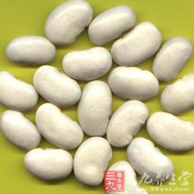 芸豆用水泡漲,放入鍋中,加適量水、白糖、蜂蜜煮爛 芸豆用水泡漲,放入鍋中,加適量水、白糖、蜂蜜煮爛