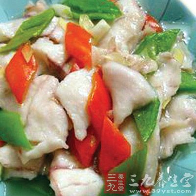 魚肉250克、青椒、紅椒各20克 魚肉250克、青椒、紅椒各20克