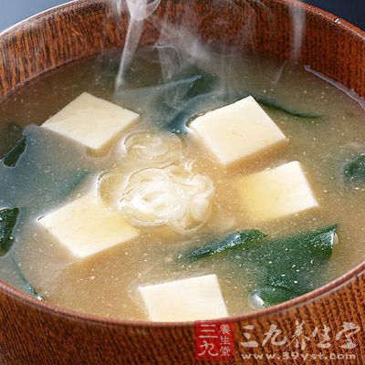 豆腐200克,海帶100克,精鹽、姜末、蔥花、花生油各適量 豆腐200克,海帶100克,精鹽、姜末、蔥花、花生油各適量