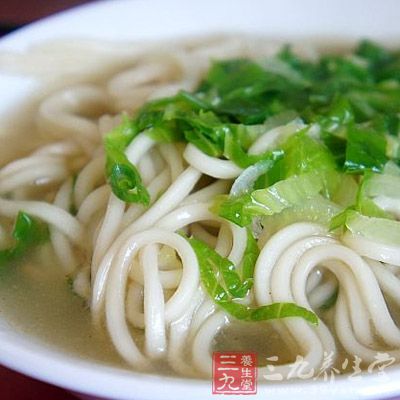 豬或牛胫骨或脊骨200克、龍須面5克、青菜50克、精鹽少許、米醋數滴 豬或牛胫骨或脊骨200克、龍須面5克、青菜50克、精鹽少許、米醋數滴