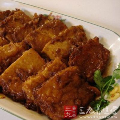 1小塊豆腐、適量蝦皮、1個雞蛋;少許面粉 1小塊豆腐、適量蝦皮、1個雞蛋;少許面粉