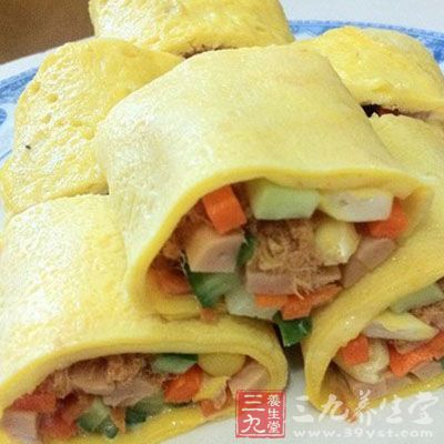 火腿4片、胡蘿卜35克、圓白菜35克 火腿4片、胡蘿卜35克、圓白菜35克