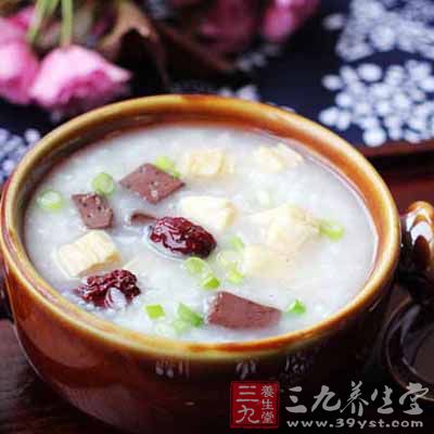 豬血100克,菠菜250克,粳米50克 豬血100克,菠菜250克,粳米50克