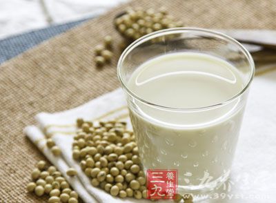 豆漿中的蛋白質和硒、钼等都有很強的抑癌和治癌能力
