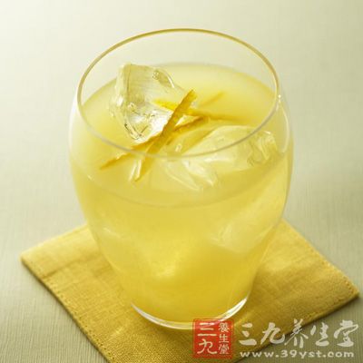 柚子本身營養豐富，所含有的鈣質和維生素都遠遠超過了其它的水果