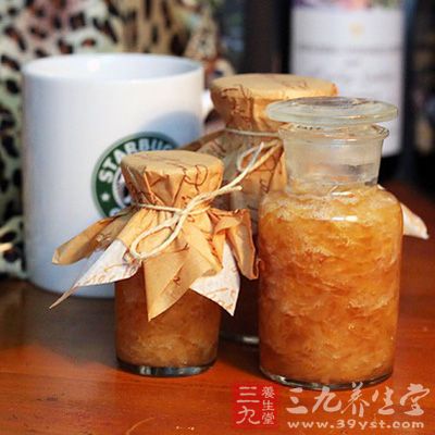 攪拌均勻後就做成蜂蜜柚子茶了，裝入密封罐放在冷藏室存放，喝的時候用溫水沖一下即可