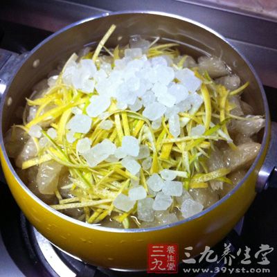 蓋鍋蓋小火煮至粘稠，一共煮了兩個小時