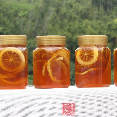 攪拌均勻後就做成蜂蜜柚子茶了，裝入密封罐入冰箱保鮮層存放，喝的時候用溫水沖一下即可