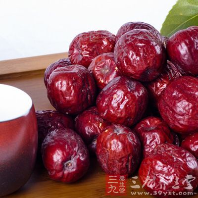 大棗性味甘，溫，有養胃健脾，益血壯身之功效