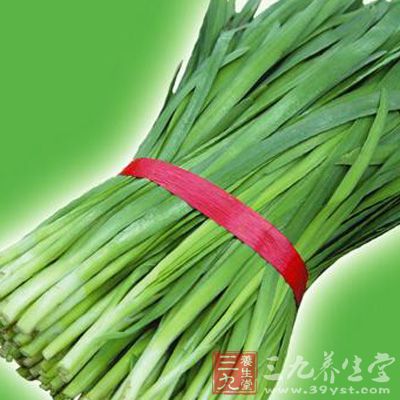 一般多用韭菜搗汁30克,配合牛乳、生姜汁以及鵝血等同服 一般多用韭菜搗汁30克,配合牛乳、生姜汁以及鵝血等同服