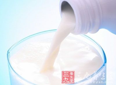 每天喝牛奶是最好的補鈣措施 每天喝牛奶是最好的補鈣措施