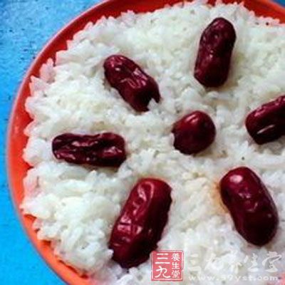 紅棗米飯、黃豆燒牛肉、干煸四季豆、金針菇紫菜雞蛋湯 紅棗米飯、黃豆燒牛肉、干煸四季豆、金針菇紫菜雞蛋湯