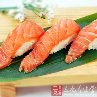 蝦肉、青菜絞成泥,加入姜蔥末、鹽和少許水調勻成餡 蝦肉、青菜絞成泥,加入姜蔥末、鹽和少許水調勻成餡