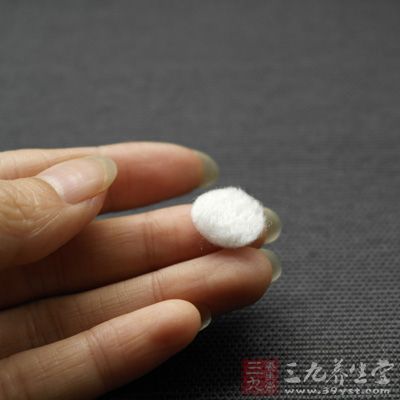 將膠原蛋白和聚乙烯吡咯烷酮溶在檸檬酸緩沖液裡制得膠原蛋白-PVP聚合物(C-PVP)