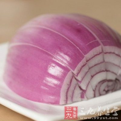 奶油10g、洋蔥15g、胡蘿卜丁15g