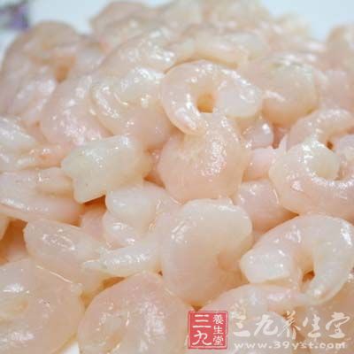 加入蝦仁迅速翻炒均勻 加入蝦仁迅速翻炒均勻