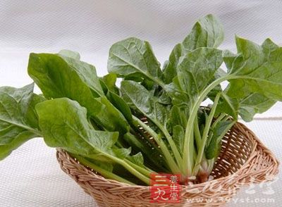 菠菜250克,粳米250克,食鹽,味精各適量 菠菜250克,粳米250克,食鹽,味精各適量