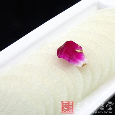 胡蘿卜50克,白蘿卜50克,水芹菜50克 胡蘿卜50克,白蘿卜50克,水芹菜50克