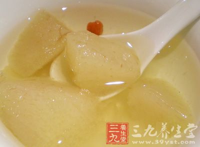 冰糖雪梨有滋陰潤肺，養胃生津的功效