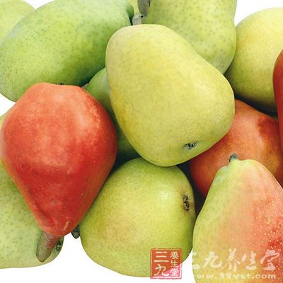 冰糖雪梨可以起到止咳和化痰的功效並且有很好的潤肺功能
